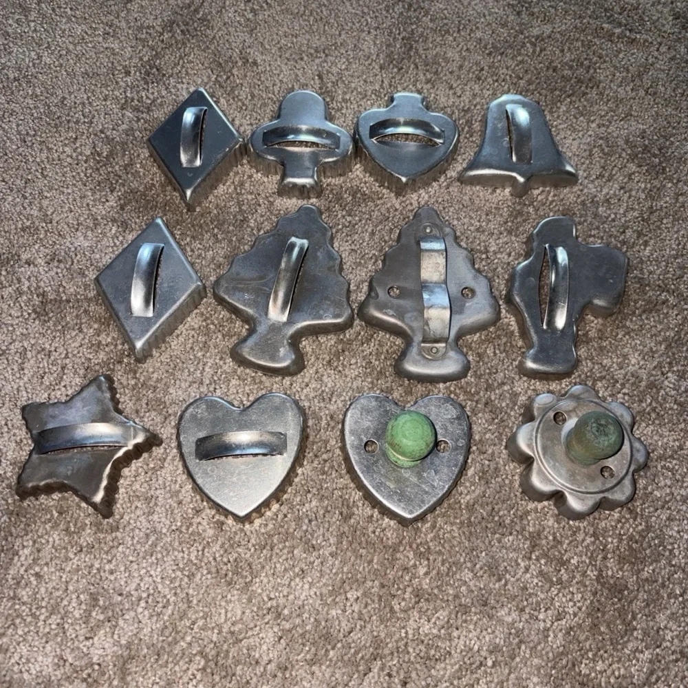 Lot‎ of 12 Vintage Cookie Cutters Metal